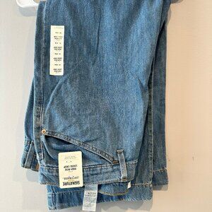 NEW WITH TAGS - Levis Signature High Rise Cropped Jeans Size 18